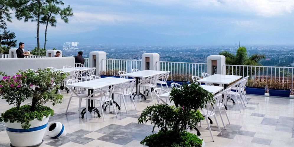 Ini Dia Kafe Ala Santorini di Bandung